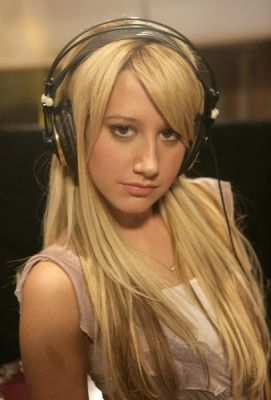 elle ecoute la musique lol !!!!!